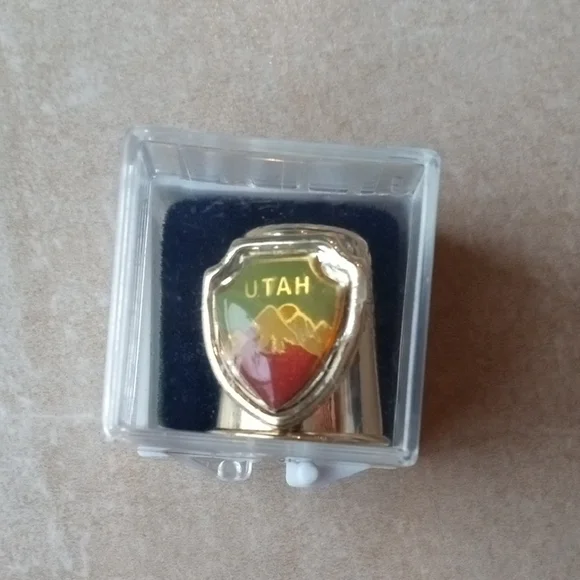 Assorted Collectible Thimbles Set - Picture 9 of 16